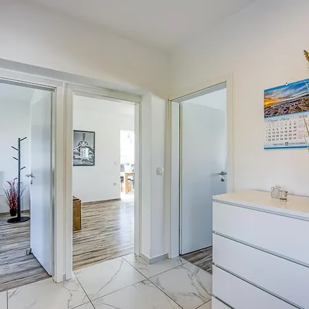 App Moela Near The Apartment Umag