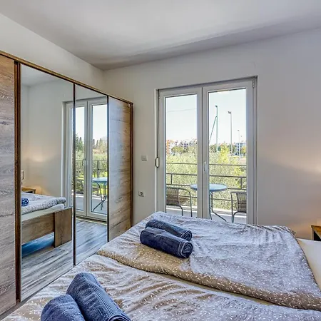 App Moela Near The Apartment Umag